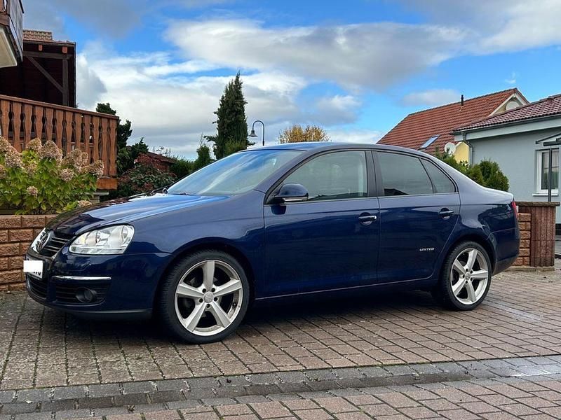 Blau Gebraucht 2009 VW Jetta Limousine | 3.300 € (Guter Preis) - Bild 1/4