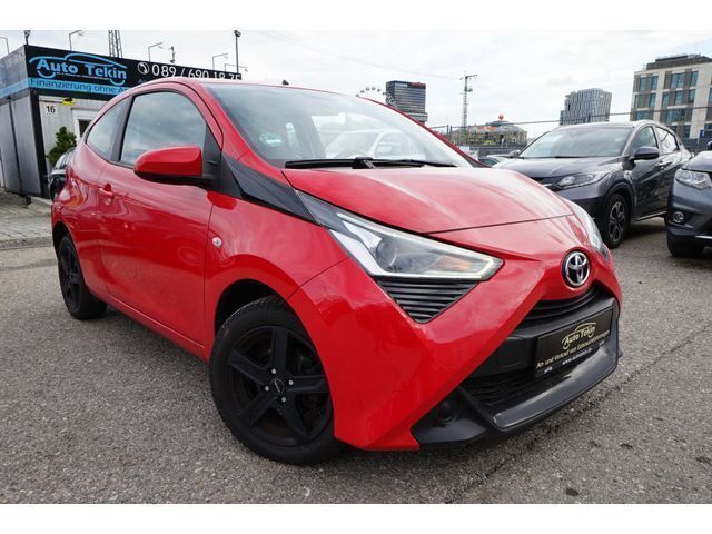 Vulcanorot Gebraucht 2018 Toyota Aygo X-play Kleinwagen | 8.950 € (Fairer Preis) - Bild 1/3