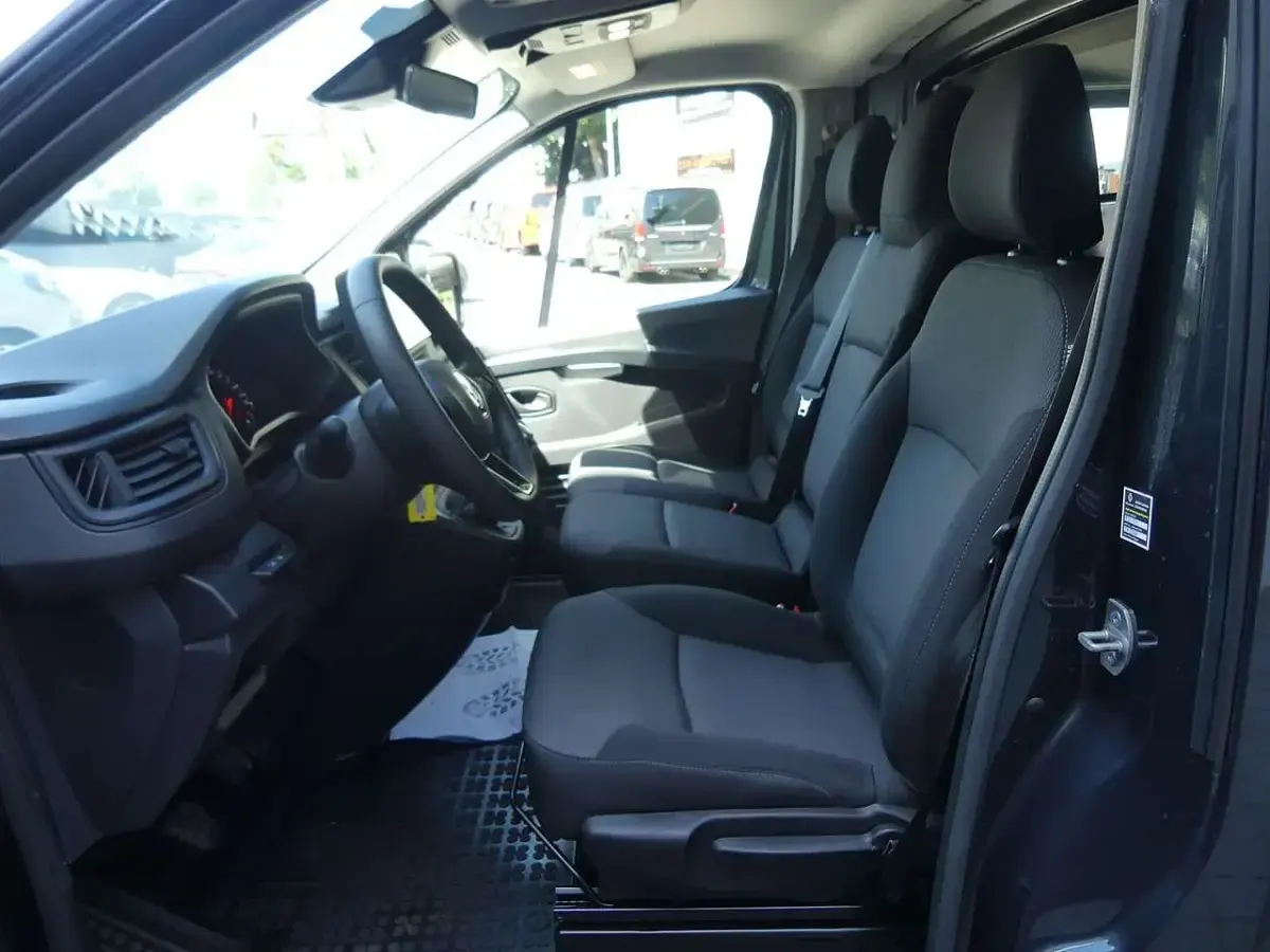 Gebraucht Renault Trafic 131 PS (96 kW) 2022 Grau comete Van / Kleinbus
