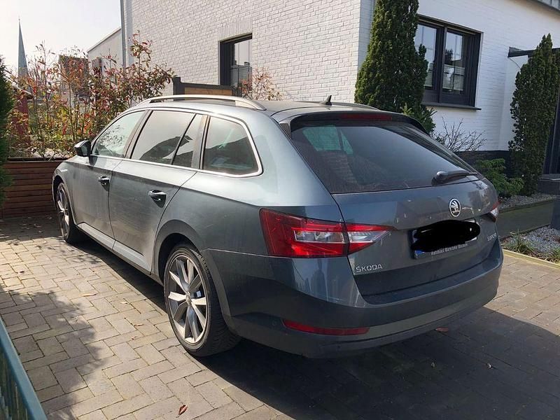 Gebraucht Skoda Superb Ambition 220 PS (161 kW) 2016 Grau Kombi