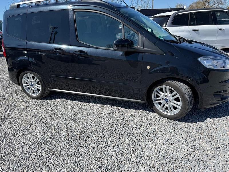 Gebraucht Ford Tourneo Courier Titanium 101 PS (74 kW) 2015 Blau Van / Kleinbus