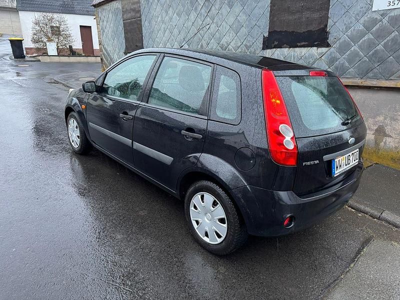 Gebraucht Ford Fiesta Ambiente 69 PS (50 kW) 2007 Schwarz Kleinwagen