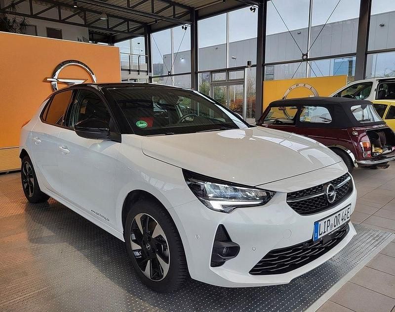Usata Opel Corsa-e 100 kW (136 CV) 2023 Bianco Utilitaria