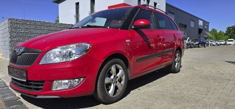 Rot Gebraucht 2011 Skoda Fabia Family Kombi | 2.590 € (Fairer Preis) - Bild 1/4