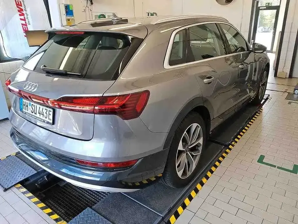 Gebraucht Audi e-tron Advanced 300 kW (408 PS) 2021 Taifungrau SUV