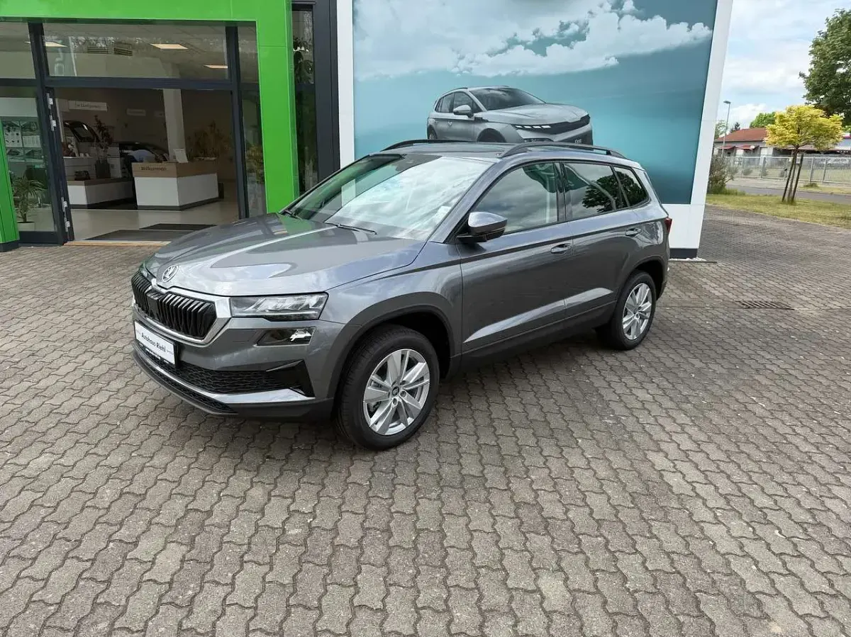 Neu Skoda Karoq Selection 116 PS (85 kW) 2026 Graphitegrau metallic SUV