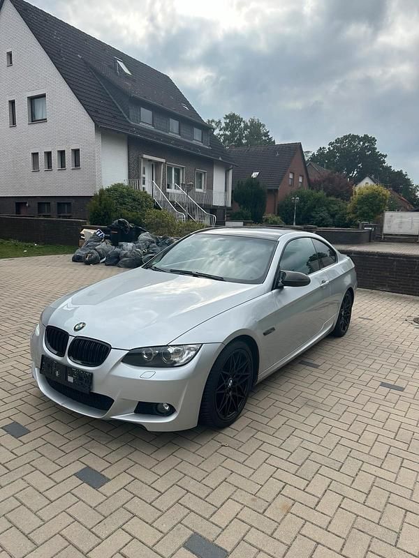 Silber Gebraucht 2007 BMW 320 M Sport Coupé | 6.500 € (Fairer Preis) - Bild 1/4