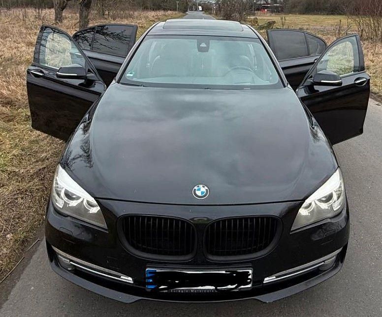 Second-hand BMW 730 258 CP (189 kW) 2013 Negru Berlinǎ