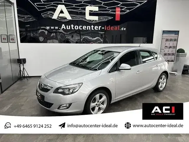 Gebraucht Opel Astra Sport 140 PS (102 kW) 2011 Limousine