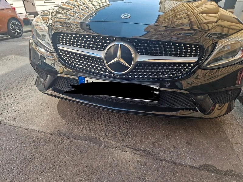 Schwarz Gebraucht 2018 Mercedes C180 Kombi | 13.900 € - Bild 1/4