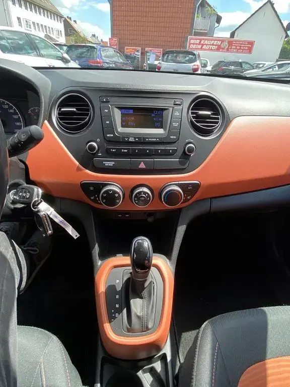 Gebraucht Hyundai i10 Trend 67 PS (49 kW) 2017 Rot Kleinwagen