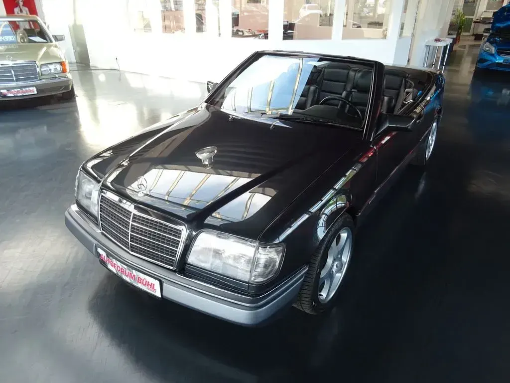 Gebraucht Mercedes E220 Sportline 150 PS (110 kW) 1995 Schwarz Cabrio