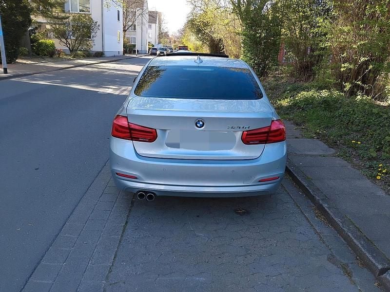 Gebraucht BMW 320 163 PS (119 kW) 2017 Silber Limousine