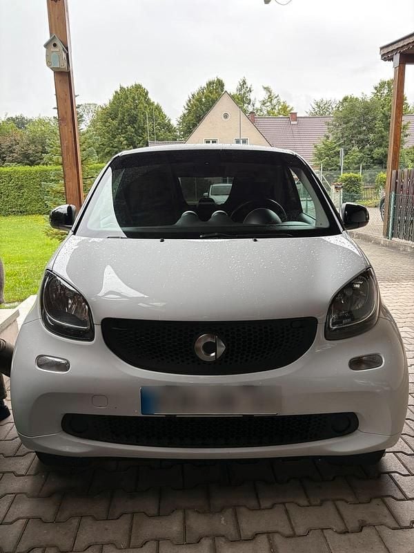 Weiß Gebraucht 2015 Smart ForTwo Coupé Kleinwagen | 5.200 € - Bild 1/4