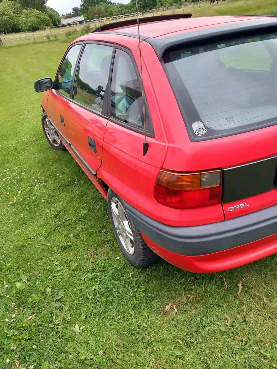 Gebraucht Opel Astra 75 PS (55 kW) 1996 Rot Kleinwagen