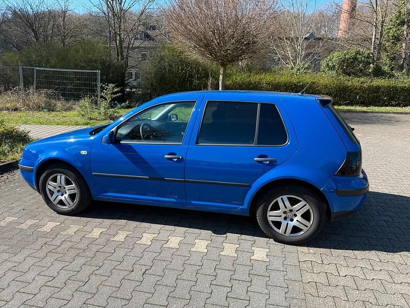 Gebraucht VW Golf IV 2002 Blau Kleinwagen