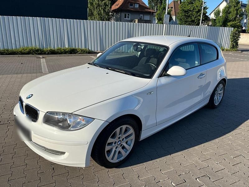 Gebraucht BMW 116 122 PS (89 kW) 2007 Weiß Kleinwagen
