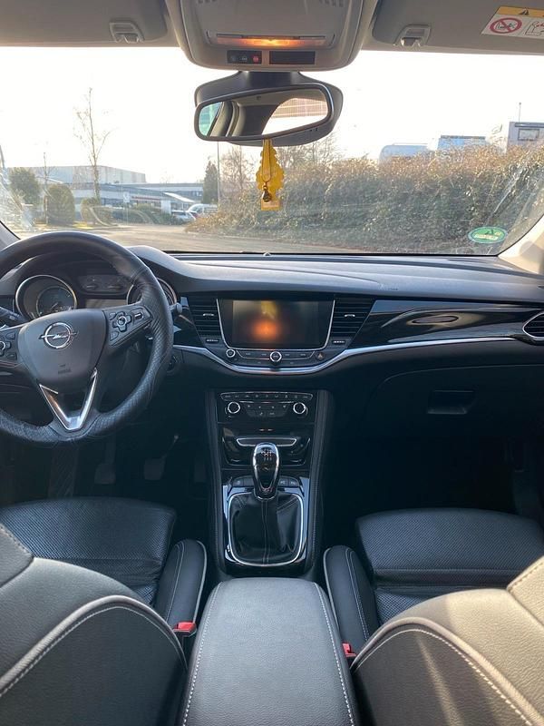 Gebraucht Opel Astra Innovation 136 PS (100 kW) 2015 Blau Kleinwagen