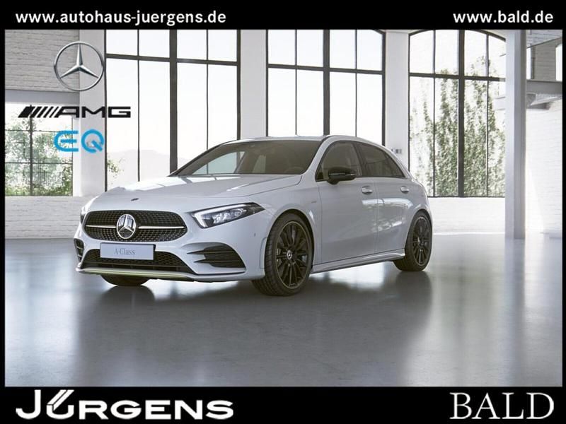Weiss unilack polarweiß Gebraucht 2019 Mercedes A250 AMG Limousine | 27.870 € (Fairer Preis) - Bild 1/4