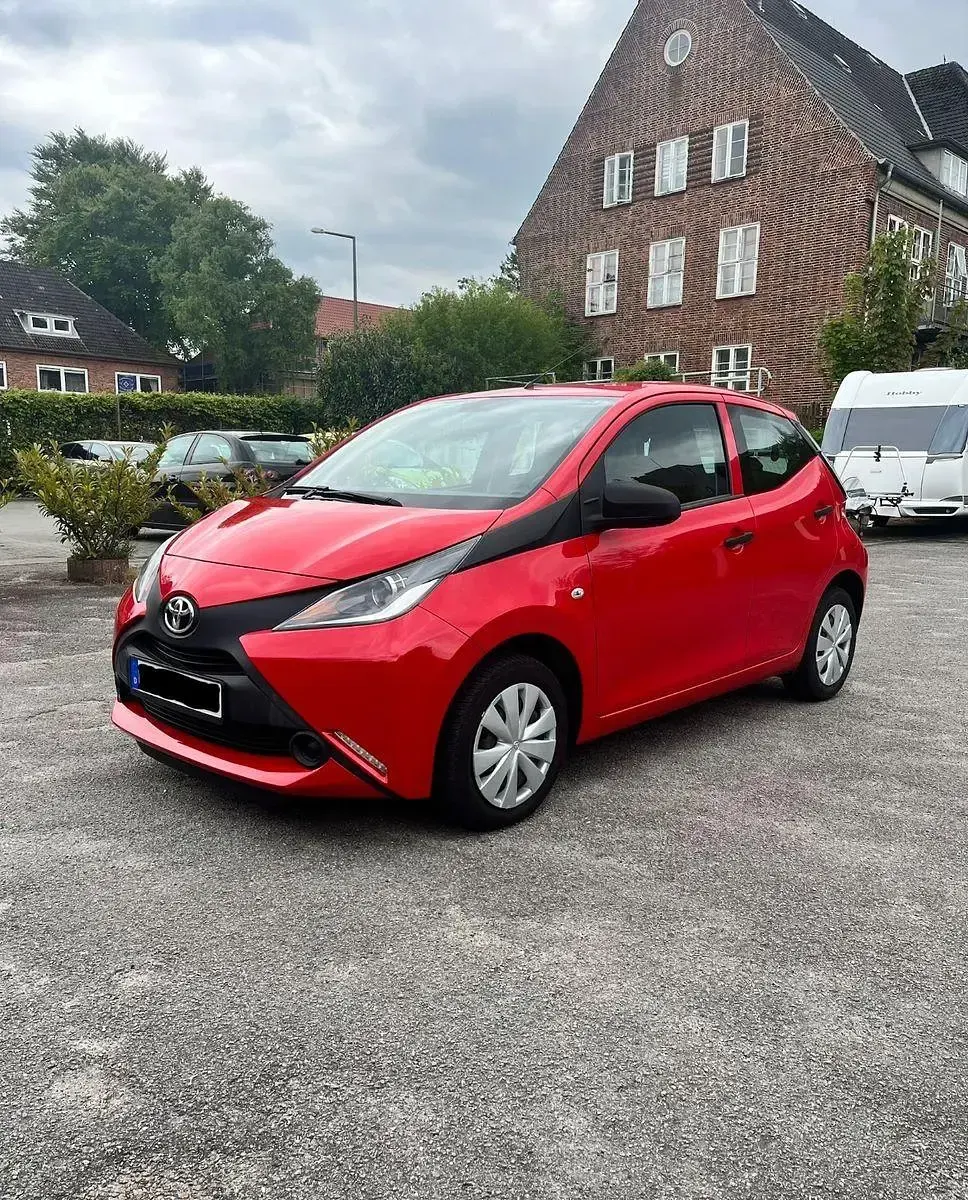 Używany Toyota Aygo 69 KM (50 kW) 2016 Czerwony Hatchback