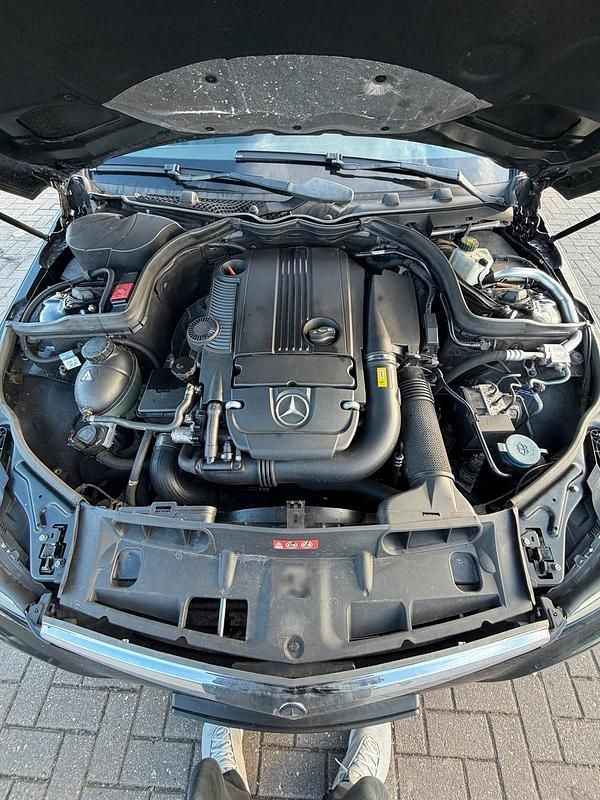 Gebraucht Mercedes C180 156 PS (114 kW) 2011 Schwarz Limousine