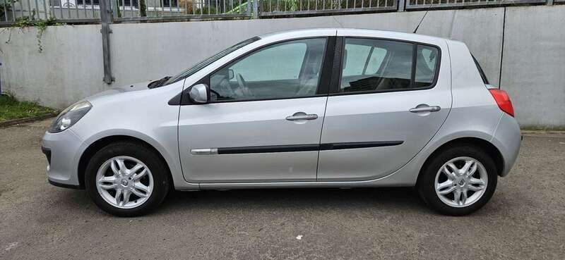Silber Gebraucht 2006 Renault Clio II Initiale Limousine | 3.100 € (Fairer Preis) - Bild 1/4