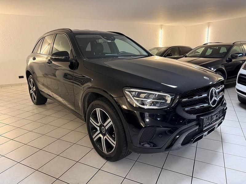 Schwarz Gebraucht 2020 Mercedes GLC220 Night SUV | 28.990 € (Guter Preis) - Bild 1/4