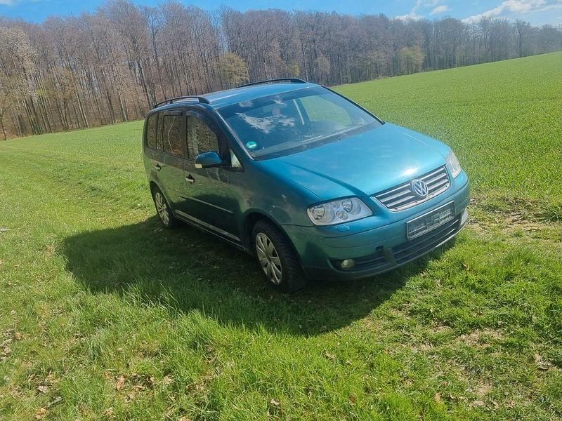 Second-hand VW Touran Trendline 105 CP (77 kW) 2006 Albastru Monovolum