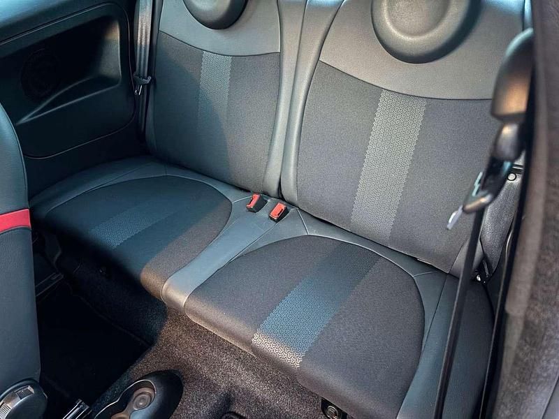 Gebraucht Fiat 500 105 PS (77 kW) 2015 Rot Limousine