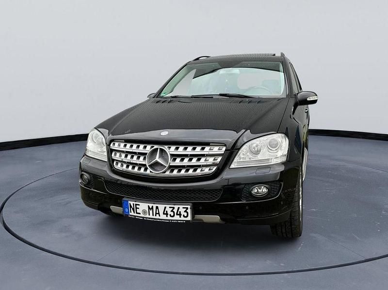 Schwarz Gebraucht 2007 Mercedes ML320 SUV | 8.750 € (Fairer Preis) - Bild 1/4