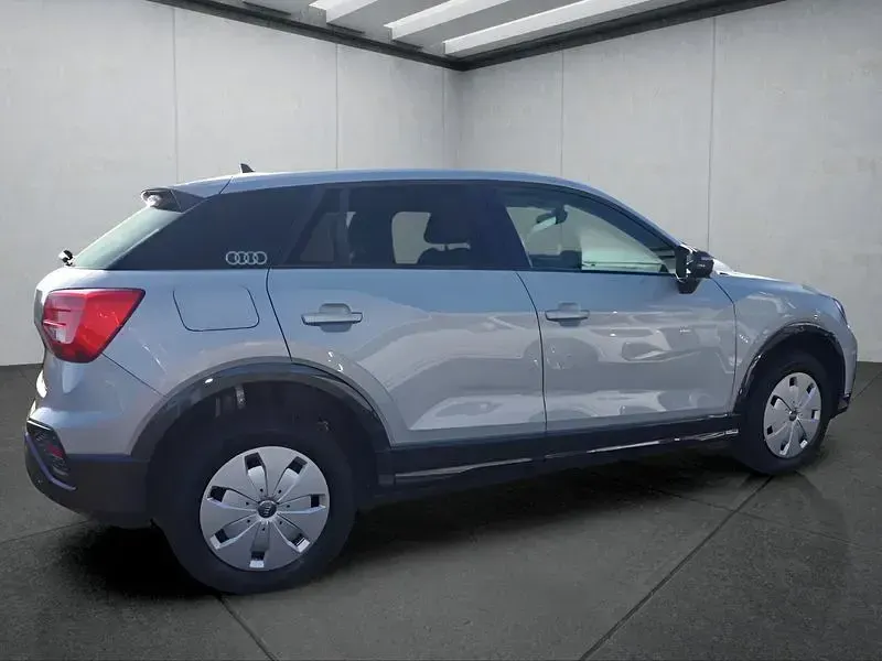 Używany Audi Q2 Advanced 116 KM (85 kW) 2025 Srebrny SUV