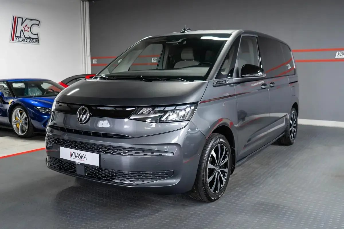 Usado VW Multivan 179 CV (131 kW) 2025 Gris Monovolumen