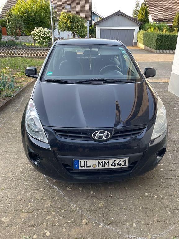 Schwarz Gebraucht 2011 Hyundai i20 Classic Limousine | 1.999 € (Guter Preis) - Bild 1/4