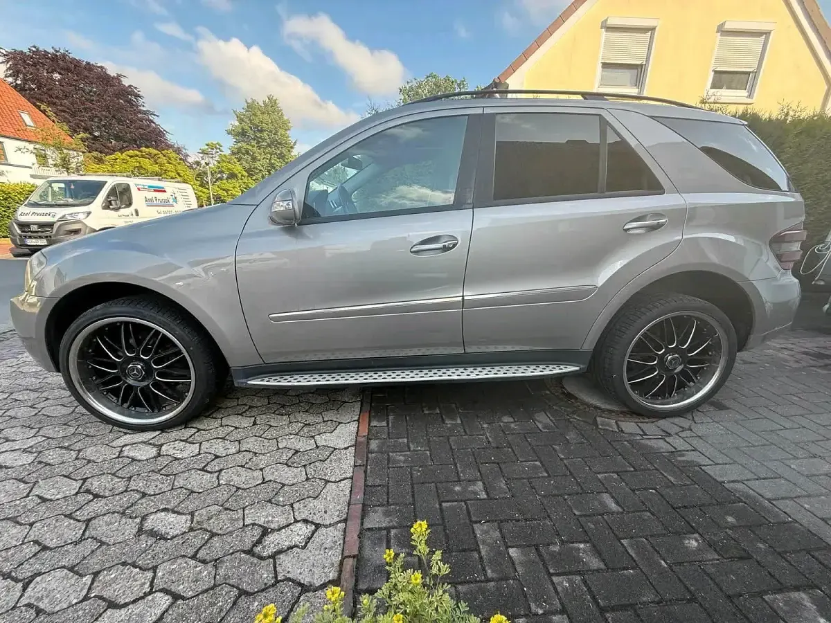 Gebraucht Mercedes ML320 224 PS (164 kW) 2007 Gold SUV