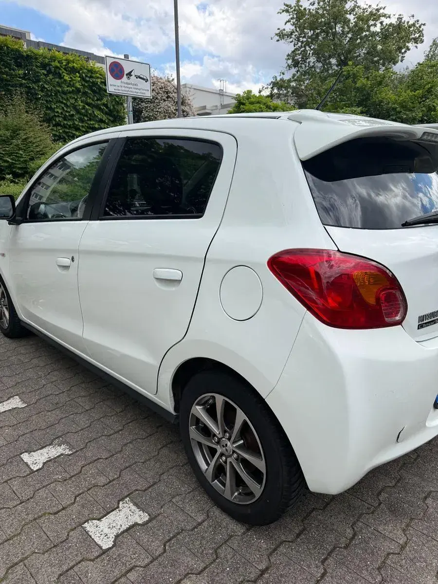 Gebraucht Mitsubishi Space Star Classic Collection Plus 80 PS (58 kW) 2015 Weiß Kleinwagen