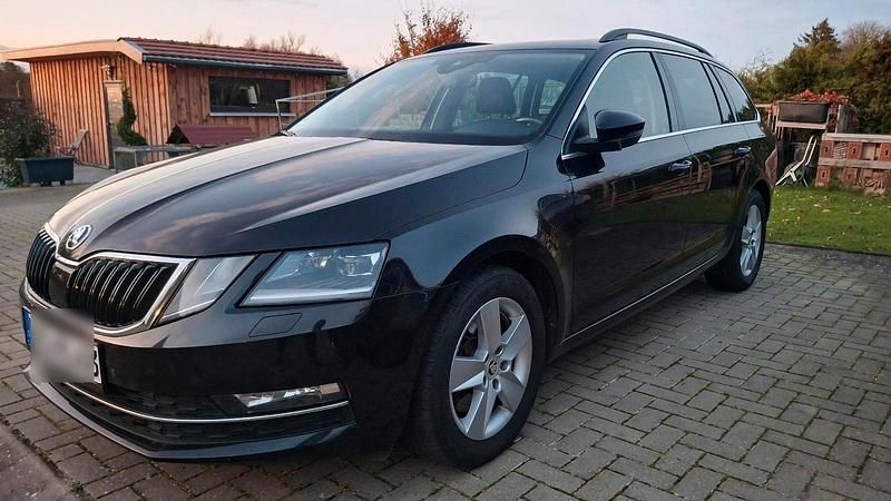 Schwarz Gebraucht 2018 Skoda Octavia Style Kombi | 9.790 € (Guter Preis) - Bild 1/4