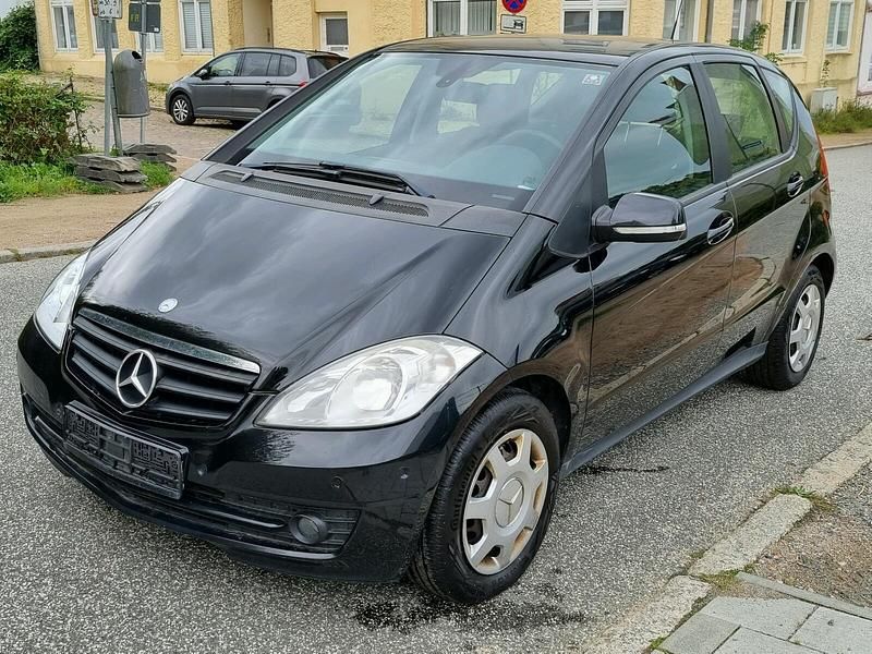 Gebraucht Mercedes A180 109 PS (80 kW) 2010 Schwarz Kleinwagen