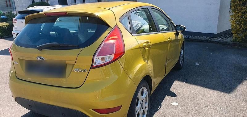 Używany Ford Fiesta 100 KM (73 kW) 2013 Złoty Hatchback