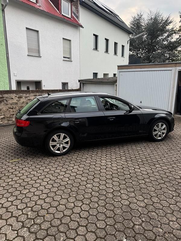 Second-hand Audi A4 170 CP (125 kW) 2011 Negru Break