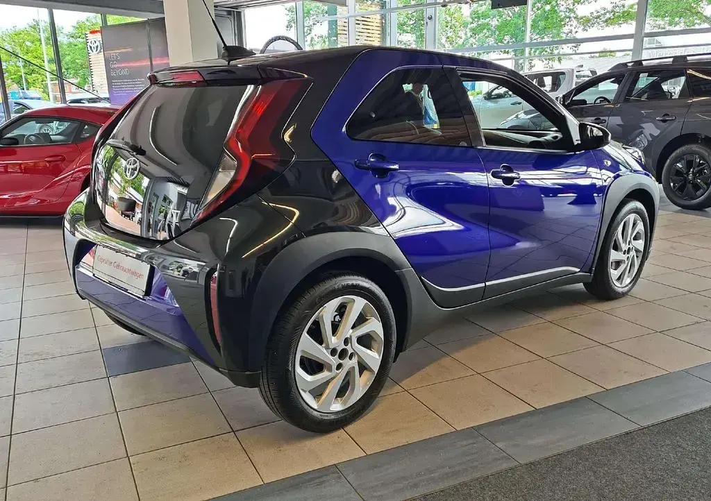 Gebraucht Toyota Aygo X Pulse 72 PS (52 kW) 2023 Juniperblau SUV