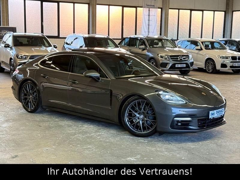 Grau Gebraucht 2018 Porsche Panamera 4S Sport Limousine | 61.999 € (Etwas zu teuer) - Bild 1/4