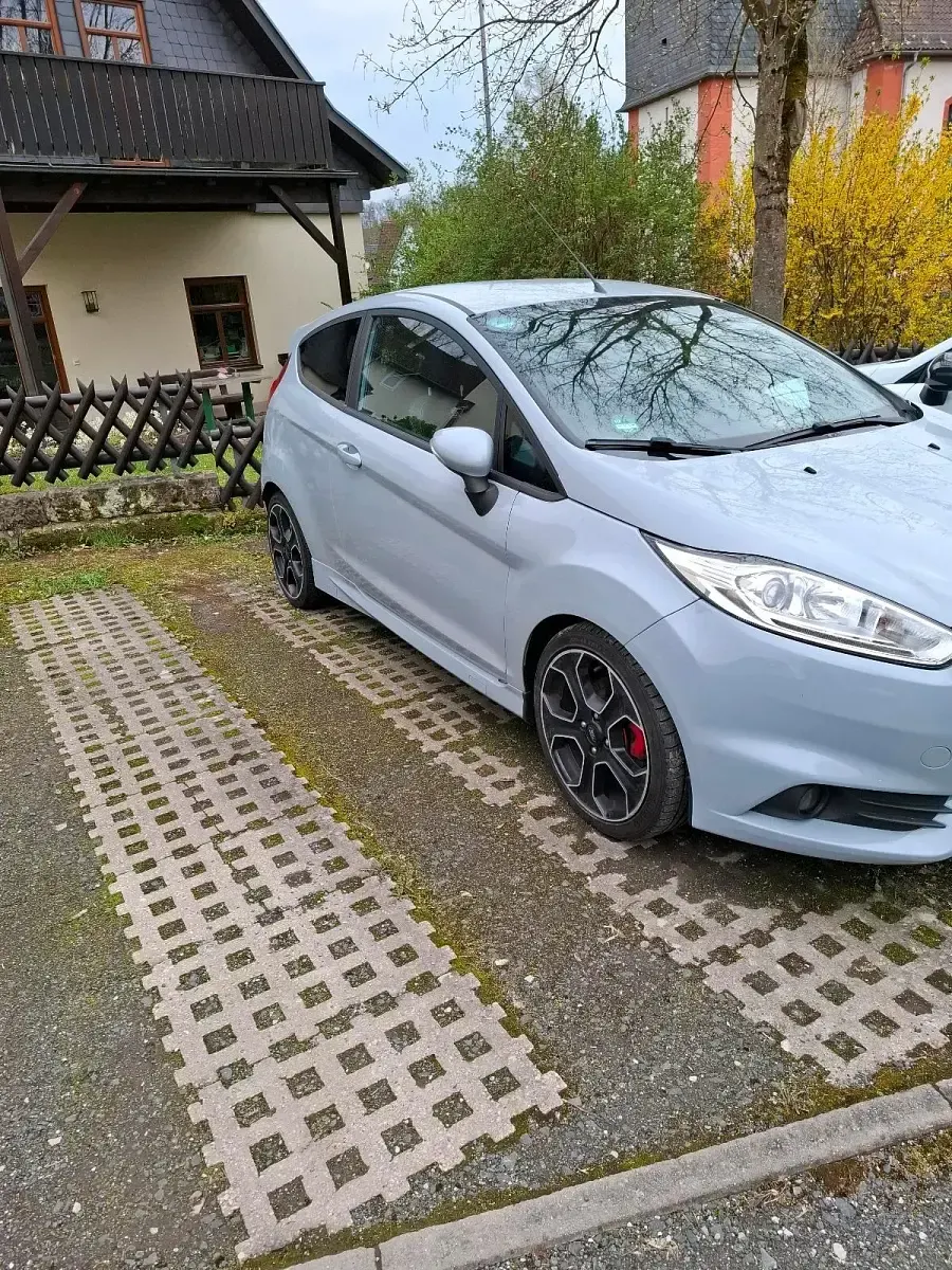Używany Ford Fiesta ST200 200 KM (147 kW) 2016 Szary Hatchback