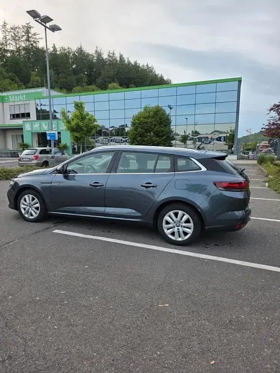 Gebraucht Renault Megane E-Tech Business 158 PS (116 kW) 2021 Grau Limousine