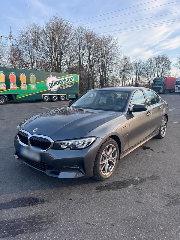 Gebraucht BMW 330e 292 PS (214 kW) 2020 Grau Limousine