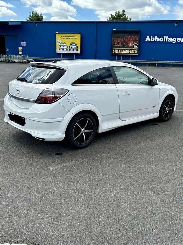 Gebraucht Opel Astra Edition 116 PS (85 kW) 2010 Weiß Kleinwagen