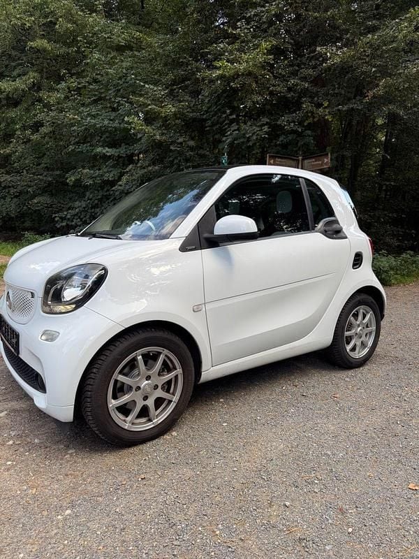 Weiß Gebraucht 2015 Smart ForTwo Coupé Coupé | 5.900 € (Fairer Preis) - Bild 1/4