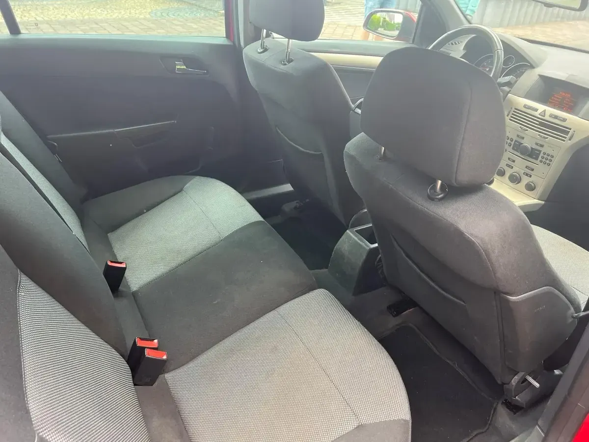 Gebraucht Opel Astra 105 PS (77 kW) 2009 Rot Kombi