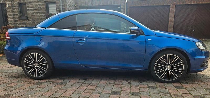 Second-hand VW Eos Cup 140 CP (102 kW) 2015 Albastru Cabrio