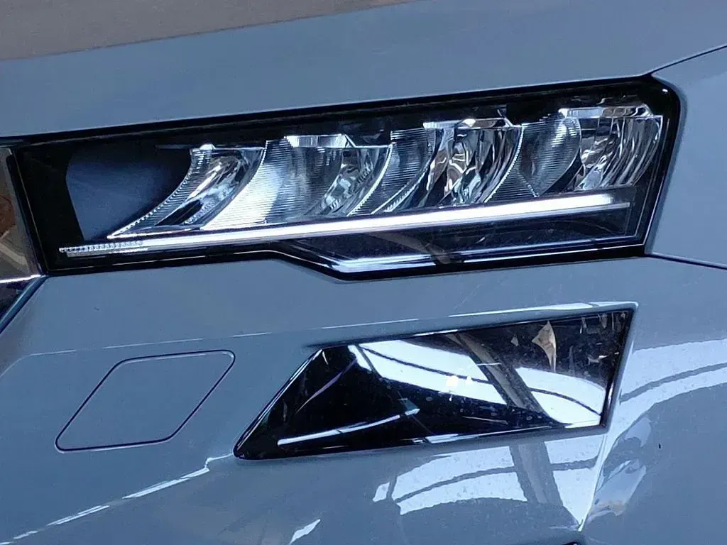 Neu Skoda Karoq Selection 150 PS (110 kW) 2026 Grau SUV