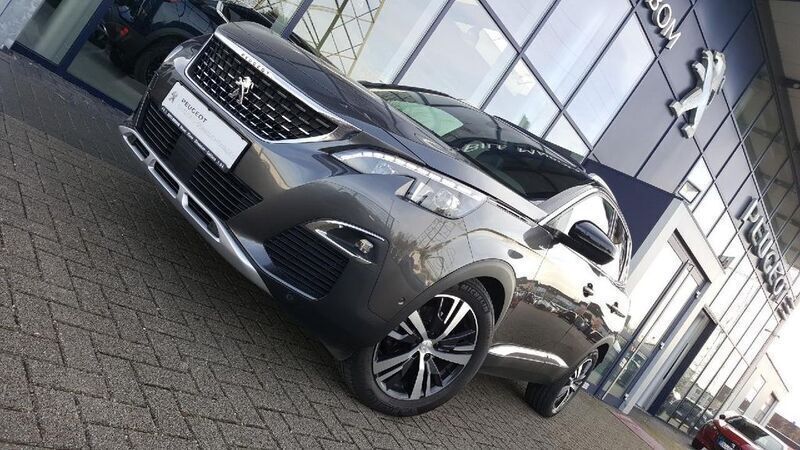 Grau Gebraucht 2021 Peugeot 3008 Access SUV | 23.590 € (Teuer) - Bild 1/4